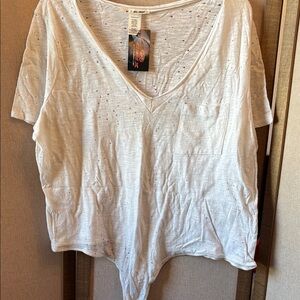 K glam Women's White V-Neck Top with open holes NWT 1X